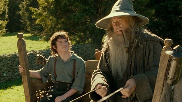 Tolkien uzmanı Oronzo Cilli’nin küratörlüğü üstleneceği etkinlikte, seriden seçme bölümlerin yer aldığı çoklu medya gösterimlerinin de sunulması planlanıyor.