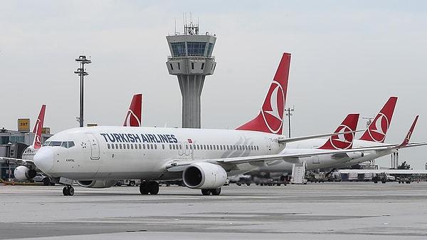 THY'den son yapılan açıklamada, İstanbul çıkışlı tüm uçuşlarında saat 22.00'ye kadar iptal edildiği duyuruldu.