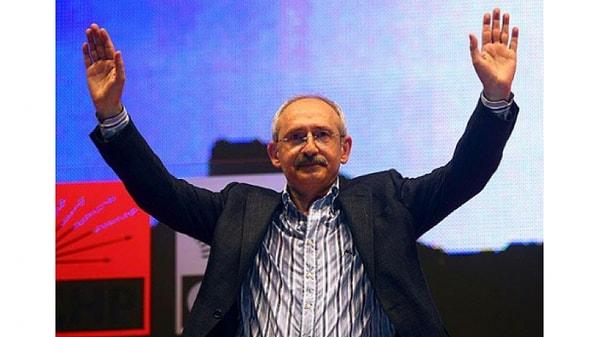 CHP delegelerinin güçlü desteğiyle Kurultay'a tek aday olarak giren Kılıçdaroğlu, "Başbakan Kemal" sloganlarının etkisinde CHP'nin yeni genel başkanı seçildi.