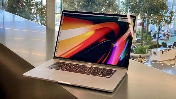 Apple'ın ünlü dizüstü bilgisayar ailesi MacBook'lar, güçlü ofis ve günlük hayat performansının yanında sahip olduğu hafif ve ince yapısı nedeniyle dünyanın dört bir yanındaki teknolojisevelerin gözdesi olmuş durumda.