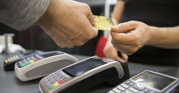 Kredi kartıyla yapılan ödemeler geçen yıla göre yüzde 128 artarken, banka kartları yüzde 97, ön ödemeli kartlar da yüzde 120 oranında artış gösterdi.