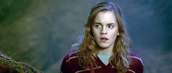 8. Emma Watson, "Harry Potter" serisi boyunca yaşadığı deneyimler nedeniyle beşinci film öncesinde neredeyse oyunculuğu bırakıyordu.