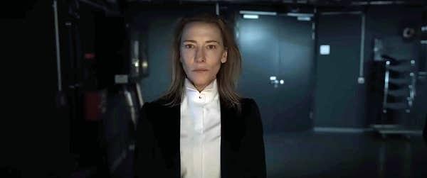 11. Cate Blanchett, 'Tar' filmindeki başrolün ardından fiziksel olarak yoğun geçen rolün etkisinin hala üzerinde olduğunu ve izleyiciler gibi zaman zaman süreci düşünmeye ihtiyacı olduğunu dile getirdi.