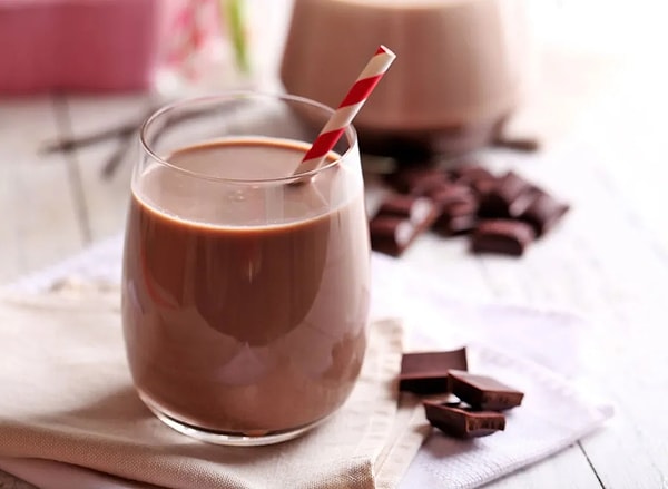 4. "Çikolata temalı bir kafe olmadığı sürece, sıcak çikolatanızın kapuçinonuzu süslemek için kullanılan tozdan yapılmış olma ihtimali yüksek."
