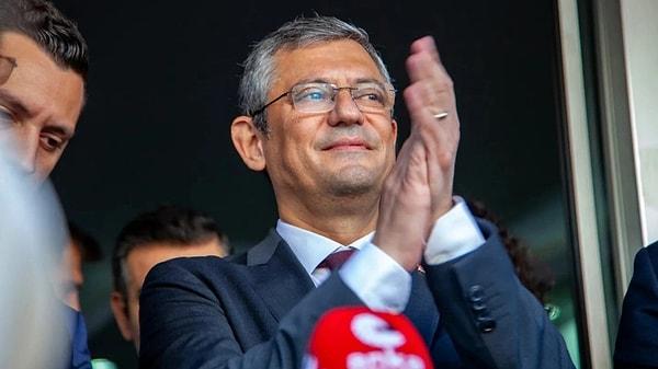 CHP'nin 38. Olağan Kurultayı'nda düzenlenen genel başkanlık yarışında Özgür Özel, ikinci turda 812 oy alarak 13 yıldır Genel Başkan olan Kemal Kılıçdaroğlu'na karşı zafer kazandı. CHP'nin yeni genel başkanı oldu.