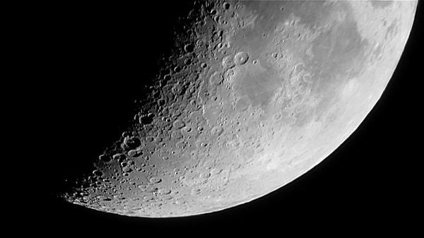 Ay'ın oluşum süreci ve tarih boyunca nasıl meydana geldiği konusunda bilim dünyasında en geniş kabul gören açıklama büyük çarpışma hipotezidir.