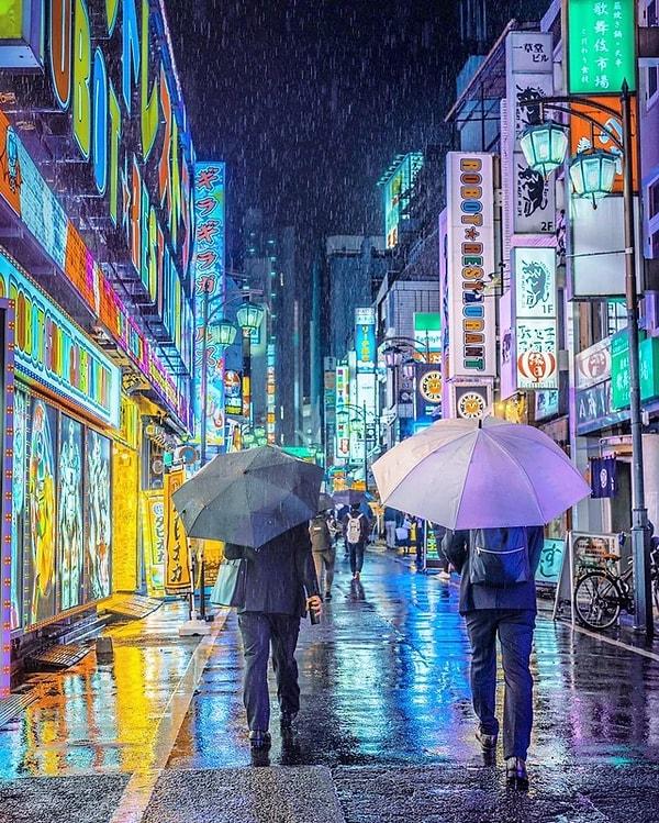 7. Yağmurlu Tokyo.
