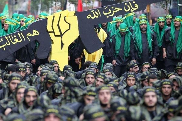 Lübnan’da bulunan ve İran destekli Hizbullah, resmi olarak savaş ilanı etmese de sınırda İsrail güçleriyle sık sık savaşıyor.