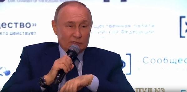 Moskova müftüsü Albir Kurganov'un kendisine "Selamünaleyküm" diyerek selam vermesi üzerine Rusya Devlet Başkanı Vladimir Putin, "Aleykümselam" diyerek karşılık verdi.