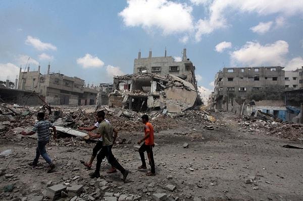 İsrail'in Gazze'ye yönelik saldırılarının şiddeti gün geçtikçe artıyor. Beklenen kara harekatının gecikmesi nedeniyle İsrail, Gazze'ye havadan saldırıyor.