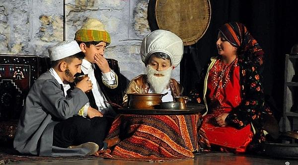 Konya'nın Akşehir ilçesinde her yıl düzenlenen Nasrettin Hoca Ulusal Fıkra Canlandırma Yarışması sayesinde çocukları eğlendirirken aynı zamanda da kendilerinin hayat verdiği karakterlerle fıkradan bir şeyler öğrenmelerini amaçlanıyor.