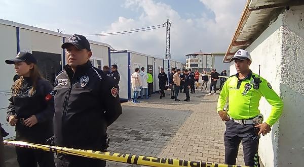 Aynı zamanda konteyner kentte yaşam alanı sorumlusu olan Faruk Şahin'e yakınları sabah saatlerinde telefonla ulaşamadı. Bunun üzerine konteyner kente giden yakınları, Şahin'i yalnız yaşadığı konteynerde hareketsiz buldu.