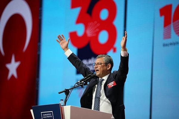 Dün gerçekleşen Cumhuriyet Halk Partisi 38. Olağan Kurultay'da Genel Başkanlık için yapılan oylama ile Cumhuriyet Halk Partisi'nin yeni Genel Başkanı Özgür Özel oldu.