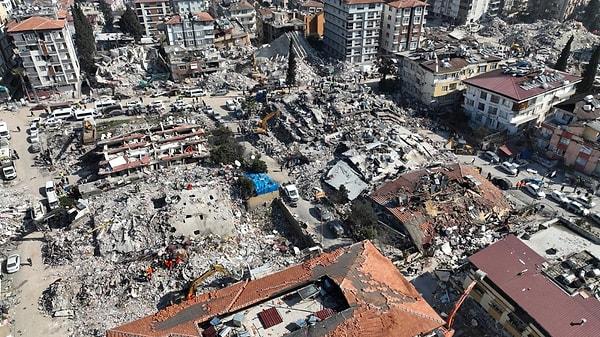 Kahramanmaraş merkezli depremlerde ağır hasar alan Hatay’da binlerce bina yerle bir olmuştu.