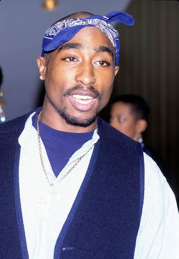 13. Tupac Shakur,  Las Vegas'ta bir boks maçından ayrılırken 1996 Eylül ayında öldürüldü. Ölümü sırasında All Eyez on Me dahil olmak üzere dört stüdyo albümü çıkarmıştı.