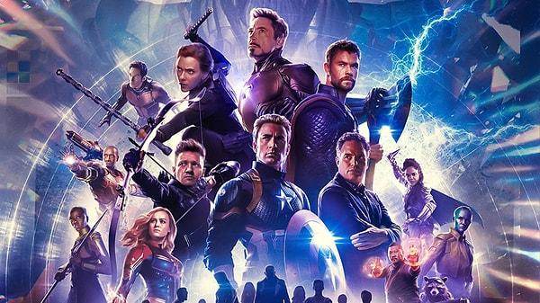 Marvel Sinematik Evreni, "Avengers: Endgame"de tanık olduğumuz Iron Man ve Kaptan Amerika'nın unutulmaz vedasının ardından, "Örümcek-Adam: Evden Uzakta" filmiyle Üçüncü Evreyi sonlandırarak yeni bir döneme merhaba dedi.