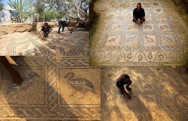 1. Filistinli bir ailenin Bureij mülteci kampındaki zeytin bahçelerinde buldukları Bizans dönemine ait devasa mozaik. (M.S 5. Yüzyıl)