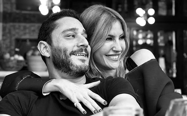 Mutlu bir ilişki sürdüren ünlü model, sevgilisi Nail Gönenli ile birlikte annesinin doğum gününü kutladı.