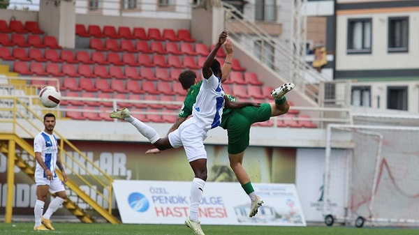 Tuzlaspor, hem kendi taraftarına hem de misafir takım taraftarlarına yüksek bedelle bilet satması ancak maçlarını izlemeye sadece 5-10 kişinin gelmesi kara para aklama iddialarını da gündeme getirmişti.