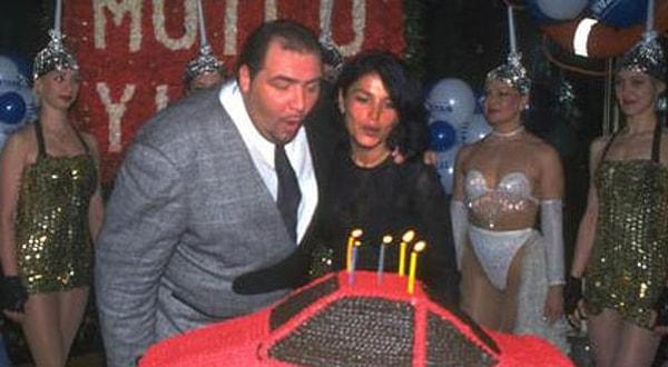 Titan Saadet Zinciri'nin medyaya ilk yansıyışı 1997 yılında, Kenan Şeranoğlu'nun 31. yaş gününde İzmir Hilton Otel'de verdiği partiyle gerçekleşmişti.