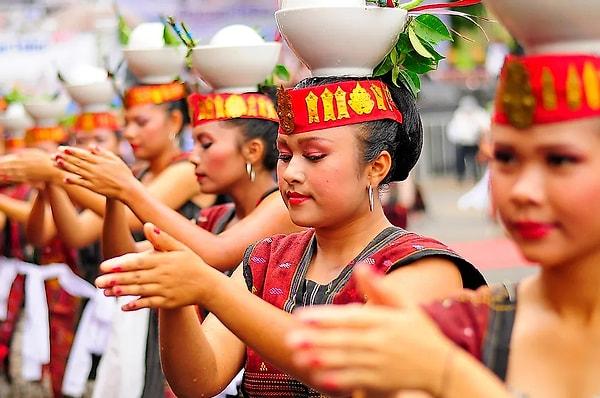 Kuzey Sumatra Adası'nda yer alan Batak halkı, Endonezya'nın en büyük yerli kabilelerinden biri olarak kabul edilir.
