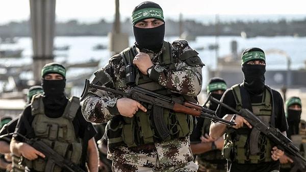 Hamas’ın işgale karşı direnme hakkı olduğunu da söyleyen 80 yaşındaki müzisyen, “Hukuken ve ahlaken 1967’den beri işgale karşı direnme hakları var. Savaş suçu işlenmişse bunu kınarım. Haaretz’in verilerine göre muhtemelen ilk öldürülenler İsrail askerleriydi ve bu savaş suçu değil” ifadelerini kullandı.