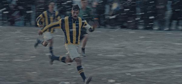 Film, tarihimizin en şanlı futbol zaferlerinden biri olarak gösterilen Fenerbahçe’nin General Harington Kupası’nı kazandığı maçı konu alıyor.
