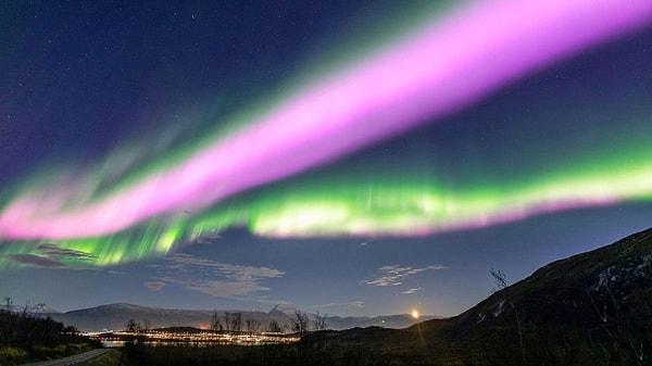 Norveç Arktik Üniversitesi'nden Tromso Jeofizik Gözlemevi araştırmacısı Njal Gulbrandsen, son yirmi yılın en fazla aurora aktivitesini beklediklerini belirtiyor.