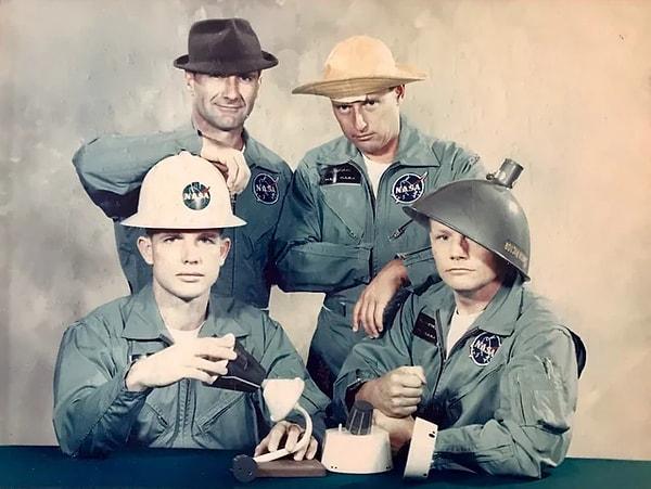 4. Gelecekte Ay'a gidecek dört astronot şapkalar ile poz verirken. (1966 yılının başları)