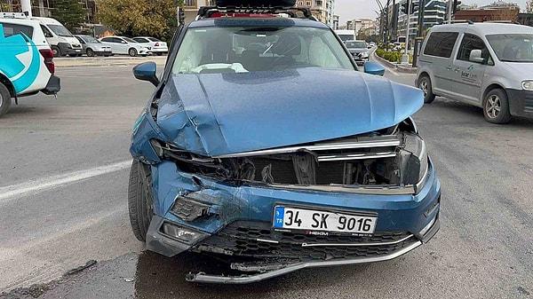 Hafif ticari aracın sürücüsü olay yerinde yapılan müdahalesinin ardından ambulansla Aksaray Eğitim ve Araştırma Hastanesi Acil Servisine kaldırıldı.