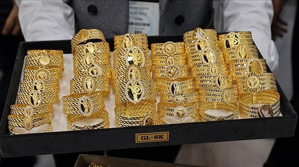 Ons altın, gün sonunda 1.962 dolardan, gram altın ise 1.795 TL'den işlem gördü.