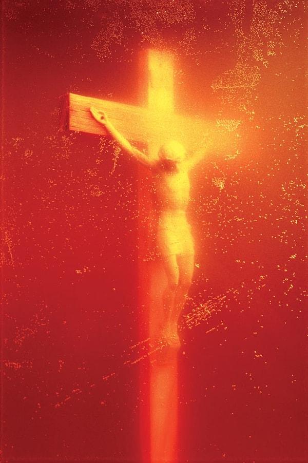 13. Andres Serrano, Piss Christ (1987)