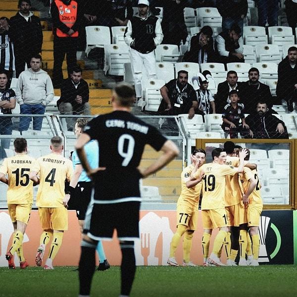 Beşiktaş kaptanı Necip Uysal'ın 90+5. dakikada ikinci sarıdan kırmızı kart görerek takımını sahada 10 kişi bıraktı.