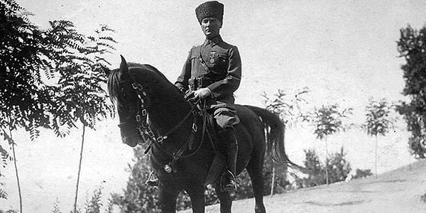15. Yaşamı boyunca 11 savaşa katılan, 7 nişan ve 24 madalya alan Gazi Mustafa Kemal Atatürk hangi savaşta 'cep saati' sayesinde şarapnel parçasından kurtulmuştur?