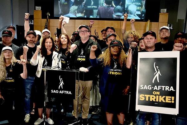 Hollywood's Turning Point: Actors' Strike Ends with a Forward-Looking Agreement Shaping Future Labor Relations