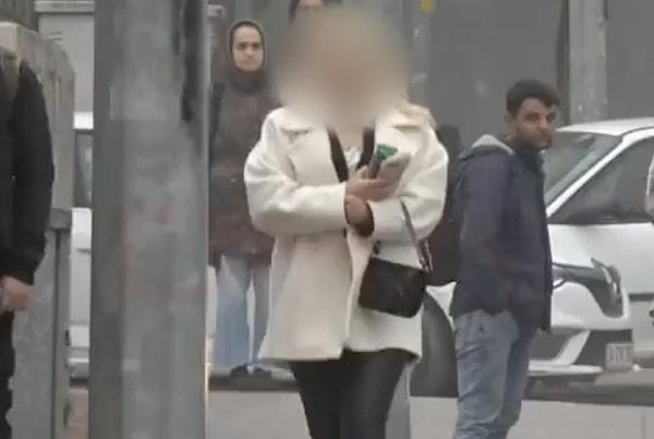 Bolu'daki saygı duruşu sırasında bir kadının yürümeye devam etmesi dikkat çekti.
