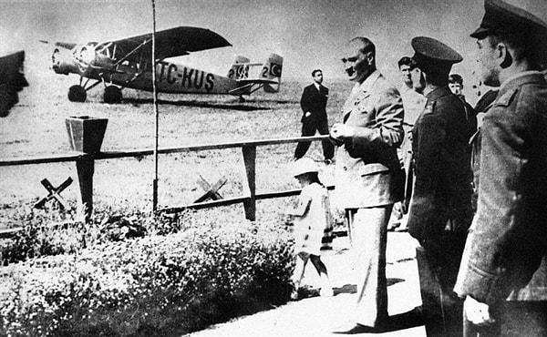 Zira hepimiz biliyoruz ki Atatürk, havacılığa çok önem verdiğini her fırsatta söylemiş ve tarih sayfalarına o ünlü sözünü geçirmişti: “İstikbal göklerdedir”