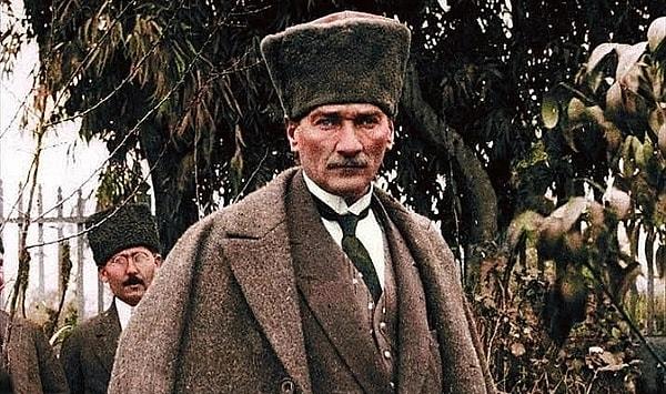 Bugün Türkiye Cumhuriyeti'nin kurucusu Ulu Önder Mustafa Kemal Atatürk'ün ölüm yıldönümü. Çoğumuz onu minnet ve şükranla anarken bazıları da Atatürk'e saygısızlık yapmaktan çekinmedi.