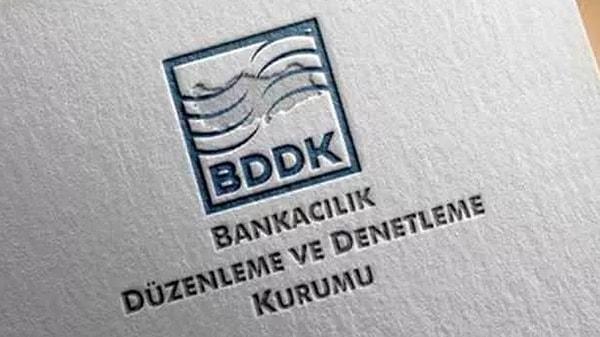 BDDK'den yapılan yazılı açıklamada, kendilerini BDDK personeli olarak tanıtan kişilerin, kurumun santral numarası olan hat üzerinden arıyor izlenimi vererek banka müşterilerinin cep telefonlarına uygulama indirmelerini sağlamak suretiyle dolandırıcılık girişiminde bulunduklarının anlaşıldığı bildirildi.