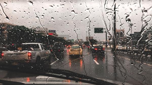 İstanbullular dikkat: Meteorolojiden sarı kodlu fırtına ve yağış uyarısı!