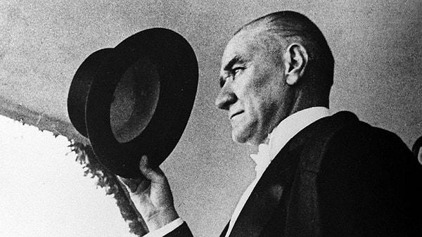 Türkiye Cumhuriyeti'nin kurucusu Ulu Önder Mustafa Kemal Atatürk'ün ölüm yıldönümünü büyük bir minnetle ve hüzünle andık. Ancak Atatürk'e tepkili olanlar ya da saygısızlıkta sınır tanımayanlar da oldu.