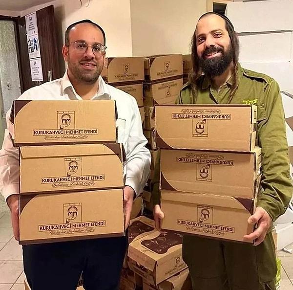 152 yıllık kahve markası Kurukahveci Mehmet Efendi'nin İsrail askerlerine kahve gönderdiği iddia edildi. Sosyal medyada yayılan görüntülerde markanın kolisini taşıyan kişilerin İsrail askeri olduğu ileri sürüldü.
