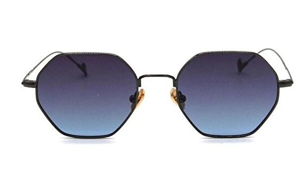 12. Mavi camlı metal çerçeveli unisex güneş gözlüğü.