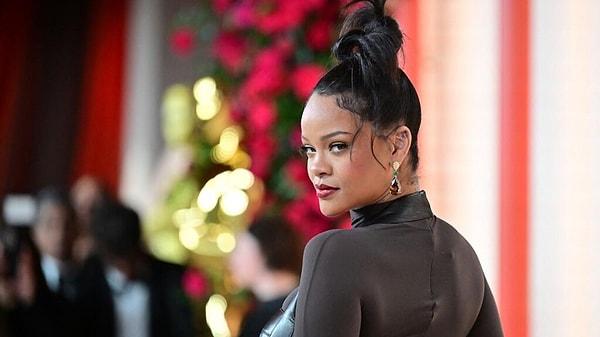Dünyaca ünlü şarkıcı Rihanna, son zamanlarda 'şarkıcı' kimliğini unutmuş olsa da hala sektörün sevilen ve sayılan bir ismi. 👀