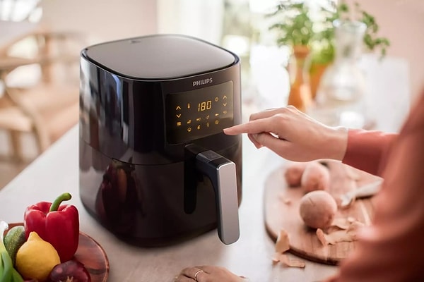 Biri hızdan mı bahsetti? Philips Airfryer Essential 4.1L'nin sesini duyar gibiyiz!