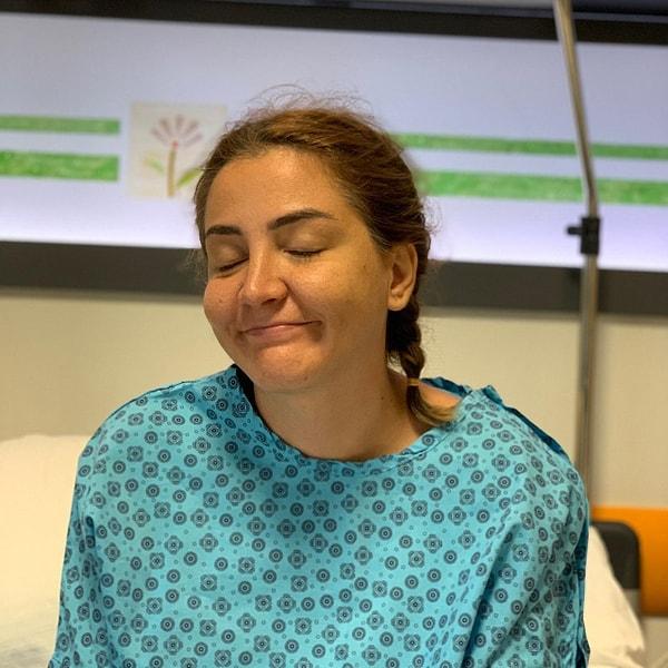 Ağustos ayından bu yana kolon kanseriyle mücadele eden Ayşenur Parlak bir süredir hastanede yatıyordu. Yoğun bakımda tedavi gören fenomenin acı haberi eşi Savaş Parlak'tan geldi.