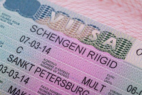 AB'nin yeni uygulaması yürürlüğe girdiğinde, pasaportlara yapıştırılan vizeler dijital hale gelecek ve 2 boyutlu barkod olarak internet üzerinden verilecek. Vizeler, mobil cihazlara indirilebilecek. Vize başvurusu yapanlar, internet üzerinden birçok dilde vize talebinde bulunabilecek.