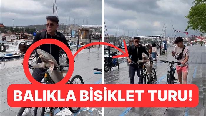 Yakaladıkları Balığı Bisikletle Gezmeye Çıkardılar!