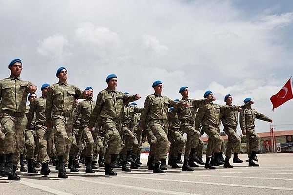 Erkeklerin bitmek bilmeyen askerlik anıları meğer böyle ortaya çıkıyormuş. Askerlerin koğuşta yeni gelen arkadaşlarına hazırladıkları şaka hepimizi korkutmayı başardı.