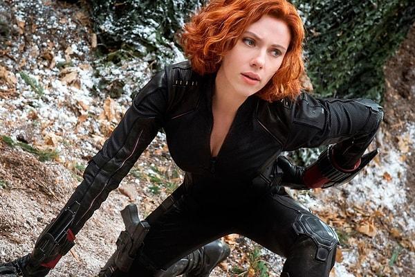 11. Scarlett Johansson Nightline'a Yenilmezler filminde Black Widow'u canlandırırken giymek zorunda kaldığı dar kıyafetin "dalgıç kıyafeti" gibi olduğunu söyledi. A